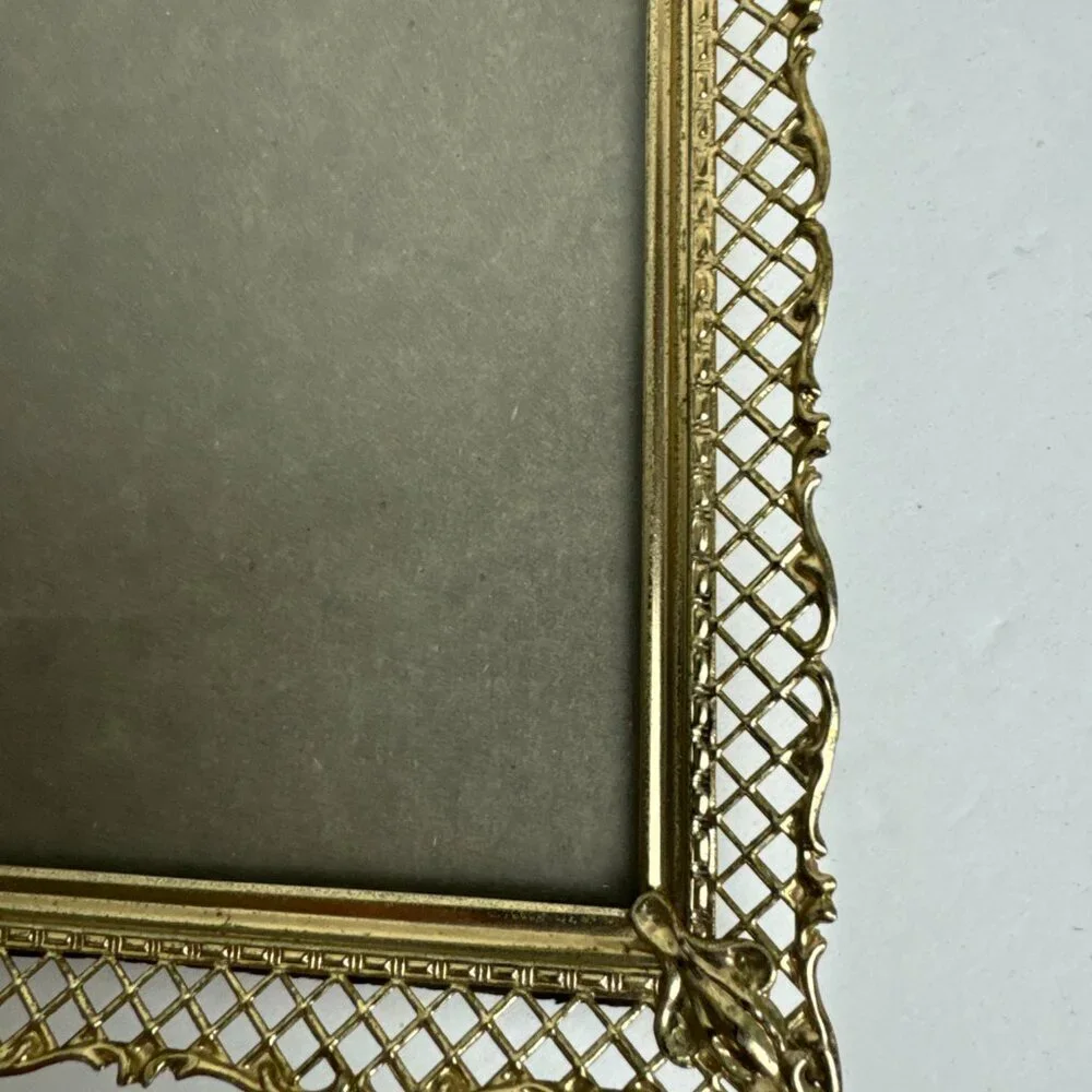 Vintage 6 x 8 Gold Filigree Ornate Metal Picture Frame w/Glass